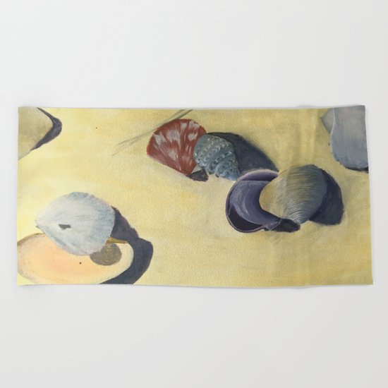 Scattering shells Beach Towel