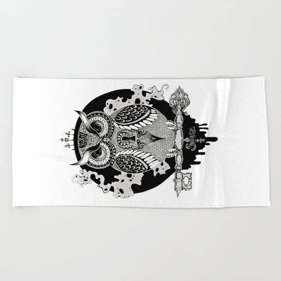 The owl Beach Towel