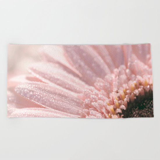 Light Pink floral Daisy Flower with water droplets- flowers Beach Towel