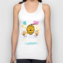 Funny Womens Gender Reveal He Or She Mommy To Bee Matching Family Baby Party Gifts For Mom Unisex Tank Top