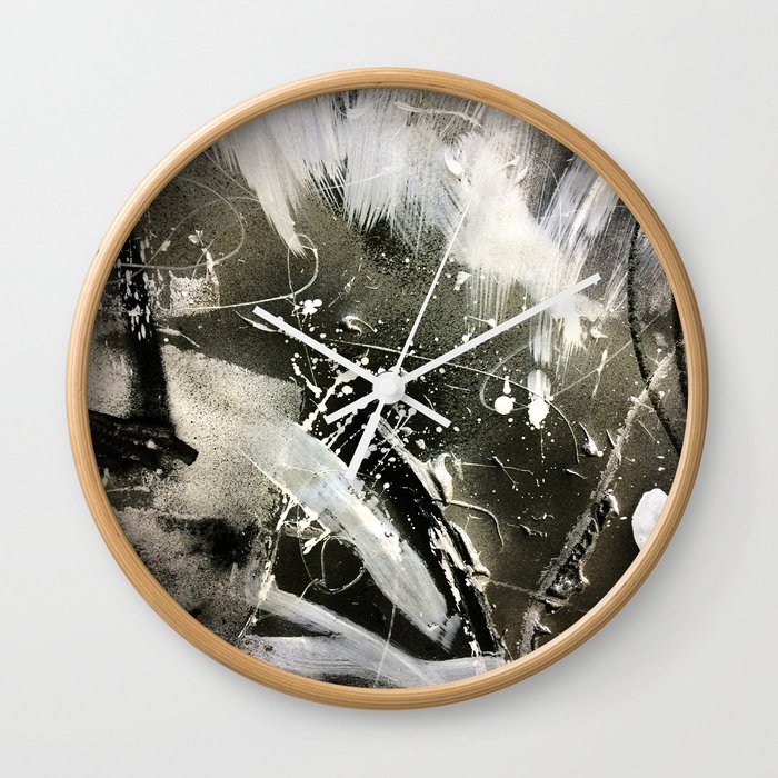 Motus Nunc et Hie Futura Tribute Wall Clock