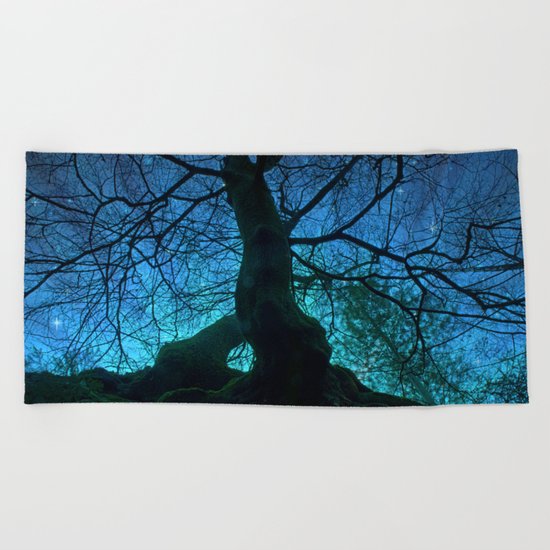 Tree under a spangled sky (light) Beach Towel