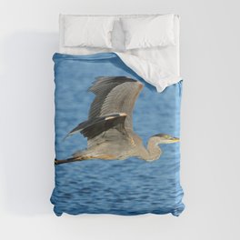 Skimming the lake Duvet Cover