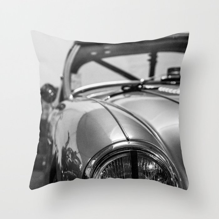 Black 'n White Racer / Classic Car Photography Throw Pillow