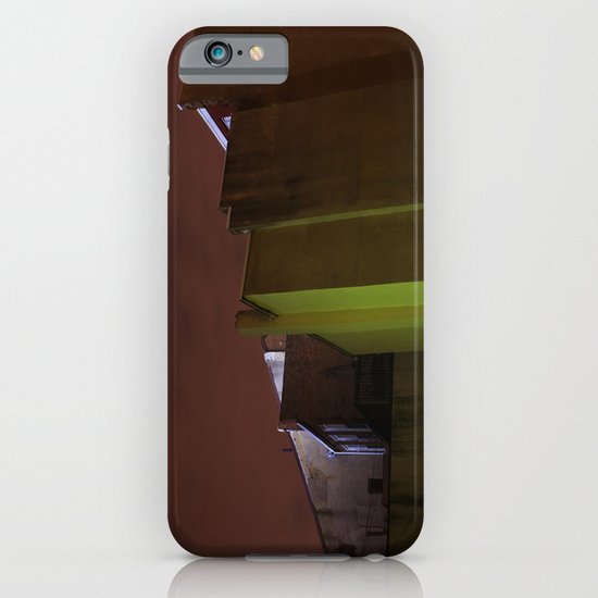 wall 431 iPhone & iPod Case