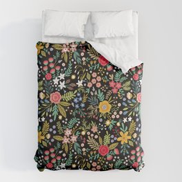 Amazing floral pattern with bright colorful flowers, plants, branches and berries on a black backgro Bettbezug