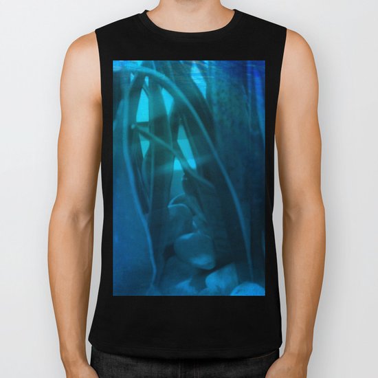 Aquatique: leaves and pebbles undersea -nature underwater Biker Tank