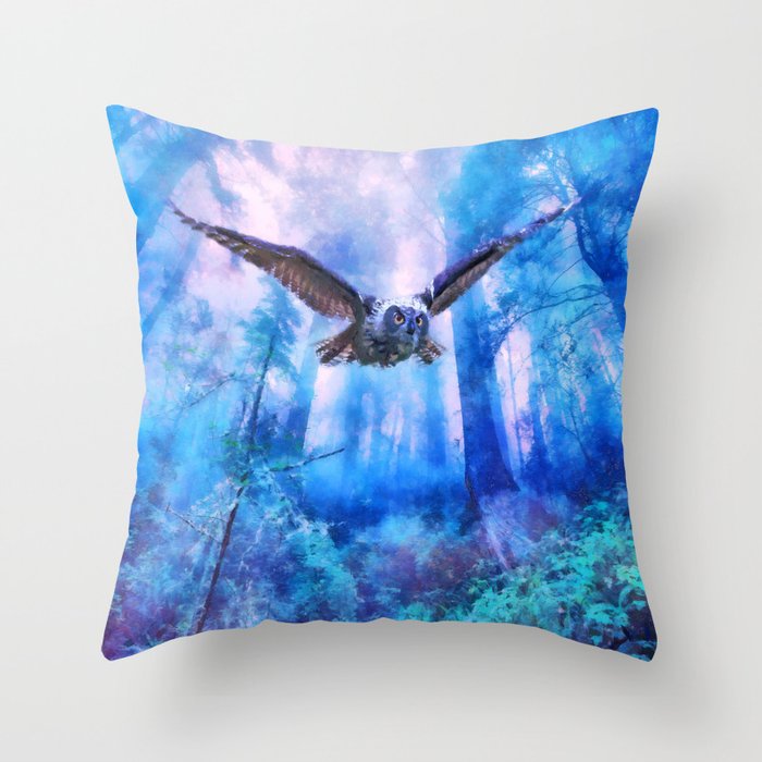 Owl flight Throw Pillow