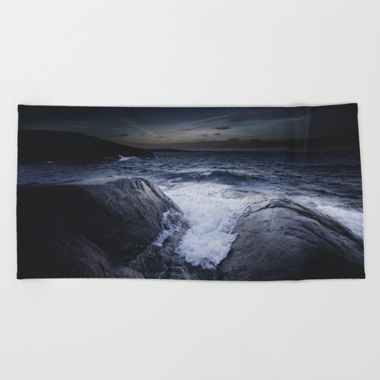 Crashing memories Beach Towel