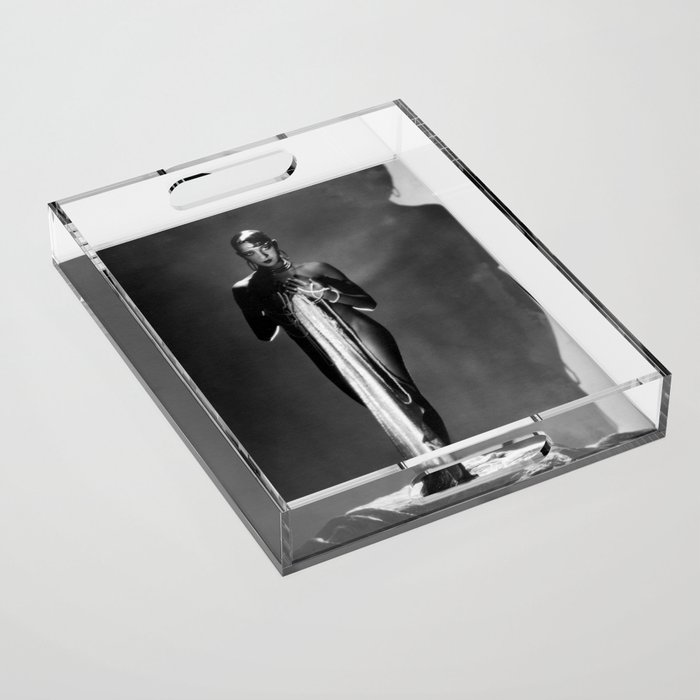 Beautiful Josephine Baker in statuesque silhouette Paris nude portrait