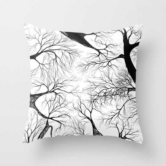 Galhos Throw Pillow