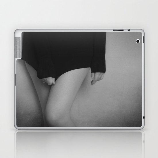a simple black & white Laptop & iPad Skin