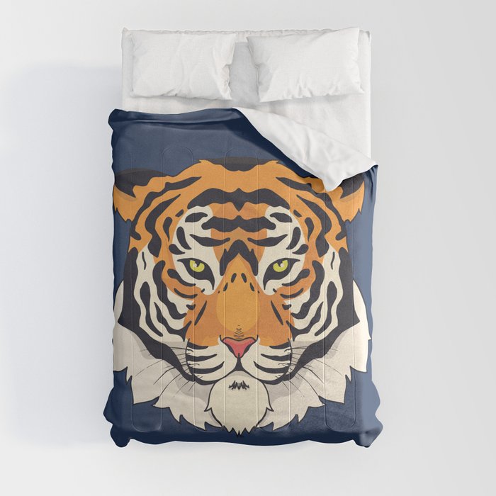 a tiger head looking straight. tiger face, tigers Comforter