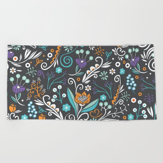 Flower circle pattern, brown Beach Towel