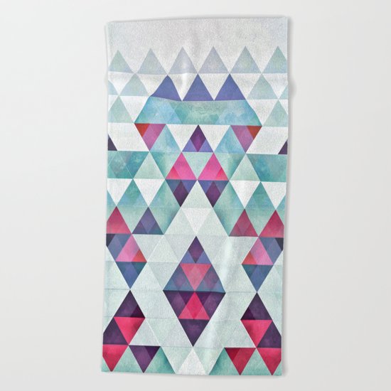 crwwn hym Beach Towel