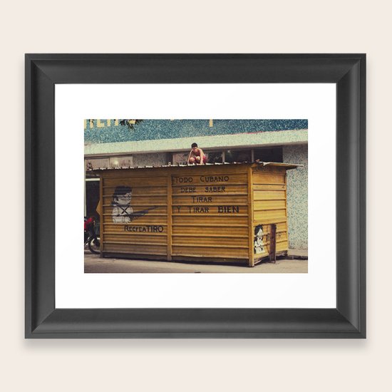todo cubano debe saber tirar y rirar bien Framed Art Print