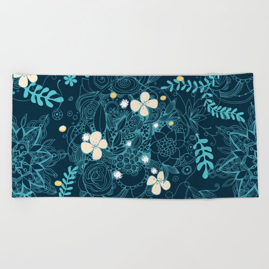 Dark floral delight Beach Towel