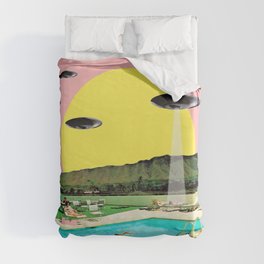 Invasion on vacation (UFO in Hawaii) Duvet Cover