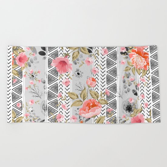 Pattern flowers with triangular shapes Beach Towel
