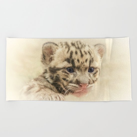 CUTE CLOUDED LEOPARD CUB Beach Towel