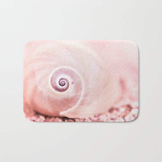 Dream of last summer II - Snail Shell in pink Bath Mat