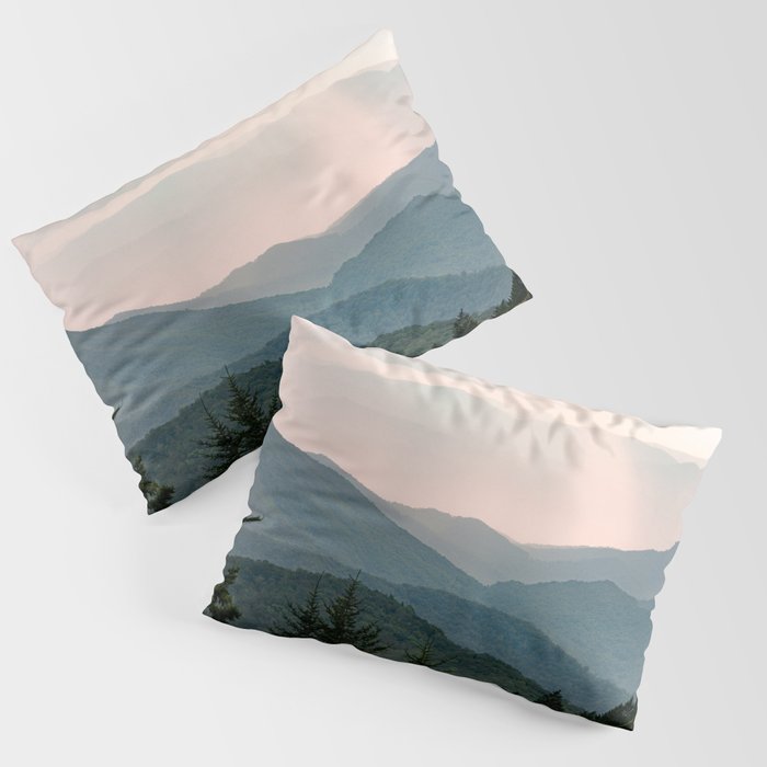 Smoky Mountain Pastel Sunset Kissenbezug | Fotografie, Digital, Illustration, Muster, Abstrakt, Graphicdesign, Natur, Gemälde, Graphic-design, Farbe