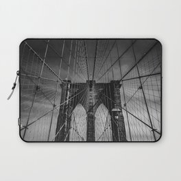 Brooklyn Bridge in New York City black and white Laptop Sleeve