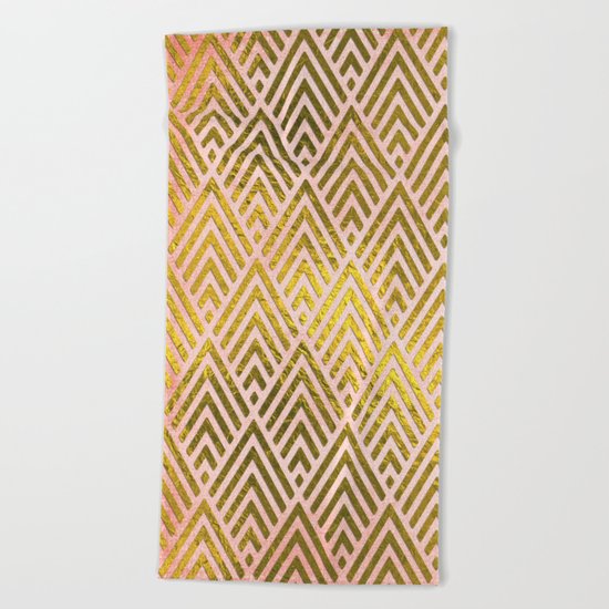 Gold foil triangles on pink - Elegant and luxury triangle pattern Beach Towel