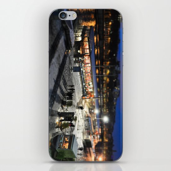 Sous le ciel iPhone & iPod Skin