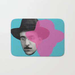 Fernando Pessoa Portrait - pink and blue Badematte