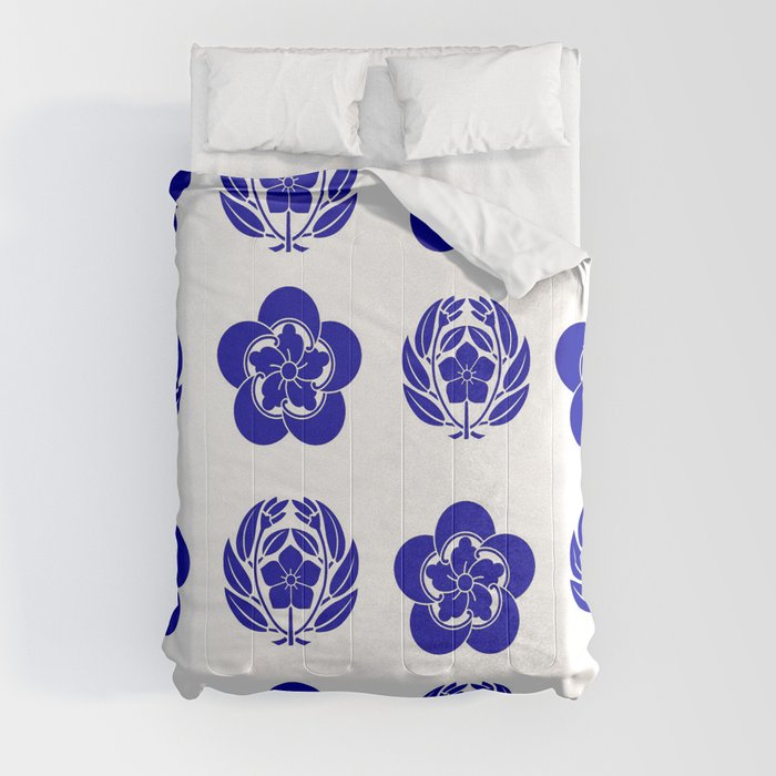 Flower and Leaves Quilt Blue and White Comforter