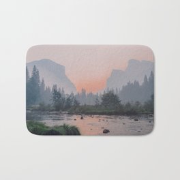 Yosemite Valley Sunrise Pretty Pink Badematte