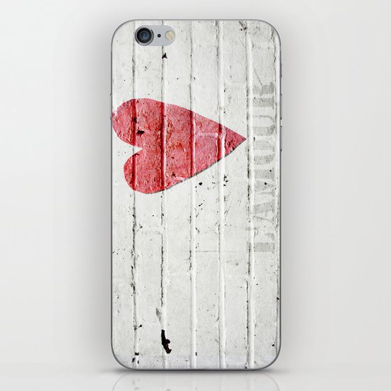 L'amour iPhone Skin