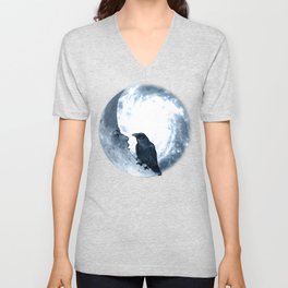 The crow and its Moon. (bcn art version) V Neck T Shirt