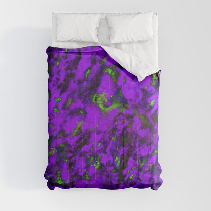 Fluttering purple Comforter