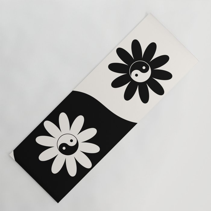 Respectievelijk Interpersoonlijk bijl Yin Yang Flower in Black & White Yoga Mat by thespacehouse | Society6