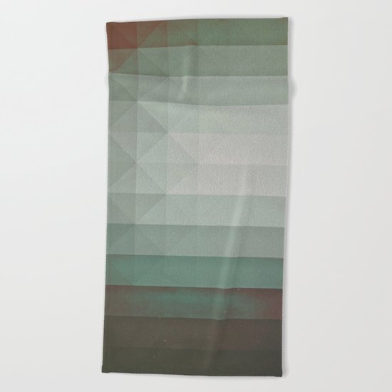 dryry ytyrnyl Beach Towel