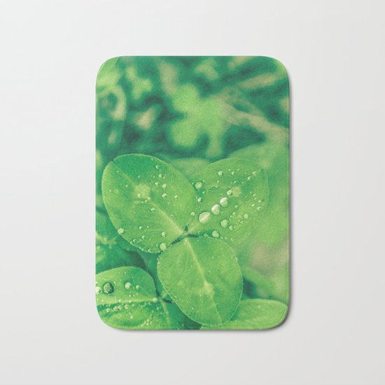 Clover leaf in the rain Bath Mat