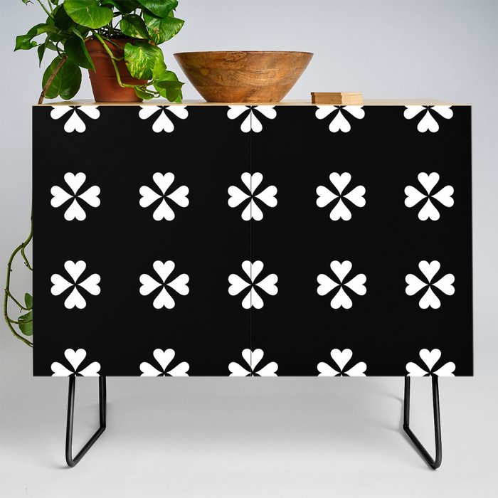 heart 9 – Heart flower – Black and white. Credenza