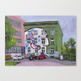 Grünes Gebäude mit riesigem Karl-Heine-Kopf Canvas Print