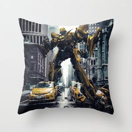BUMBLEBEE IN  NEW YORK Throw Pillow