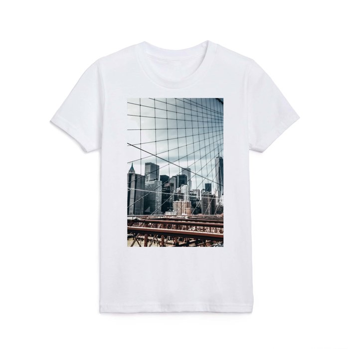 Brooklyn Bridge and Manhattan skyline in New York City Kids T Shirt