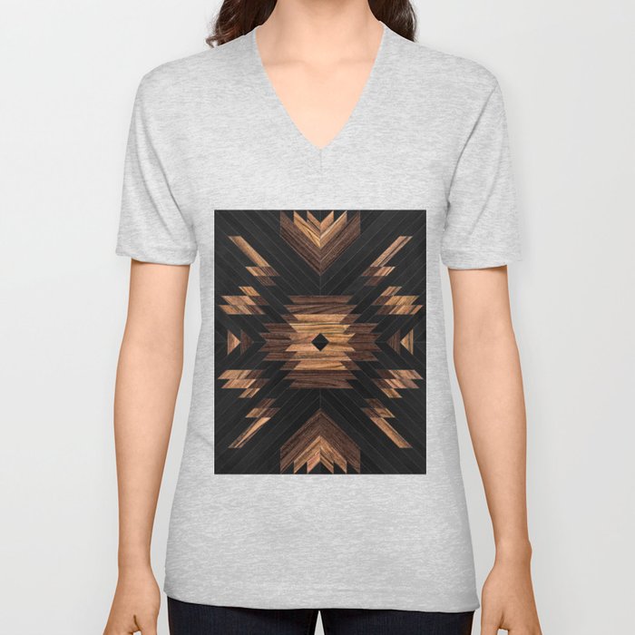 Urban Tribal Pattern No.7 - Aztec - Wood Unisex V-Ausschnitt Urban Tribal Pattern No.7 - Aztec - Wood Unisex V-Ausschnitt