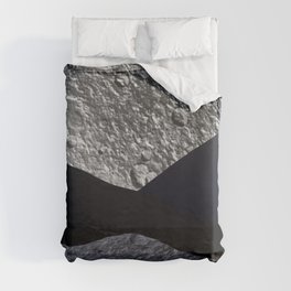 Water reflecting moon Duvet Cover