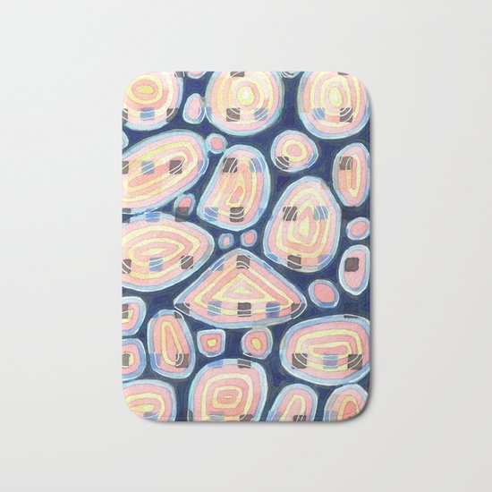 Woven Squares and Round Shapes Pattern Bath Mat