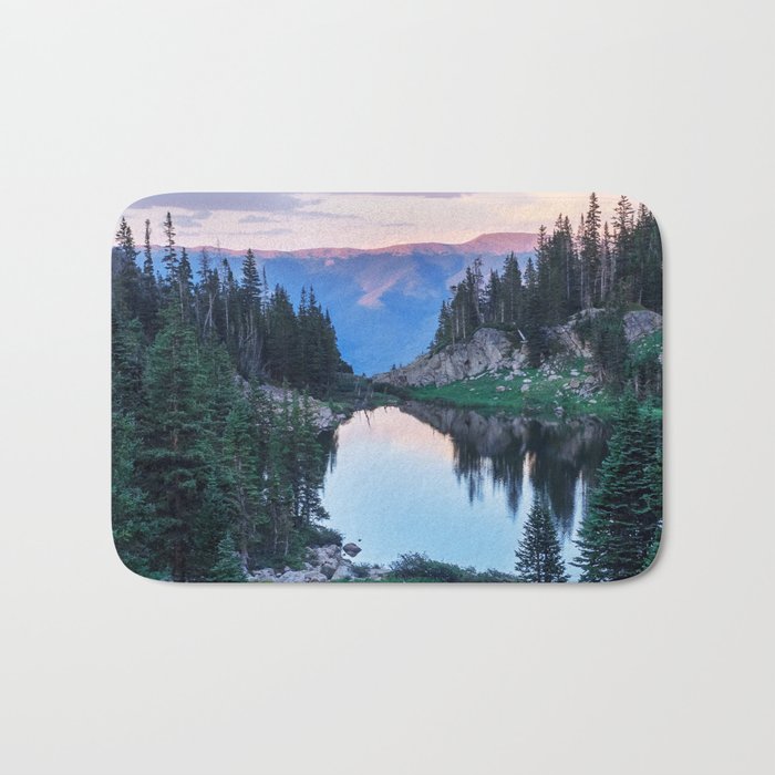 Hikers Bliss Perfect Scenic Nature View \ Mountain Lake Sunset Beautiful Backpacking Landscape Photo Badematte