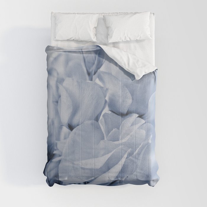 Soft blue lisianthus - Hampton Style Comforter