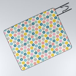 SPRING DAISIES FLORAL PATTERN with CREAM BACKGROUND Picnic Blanket