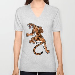 Classic pose of predator V Neck T Shirt