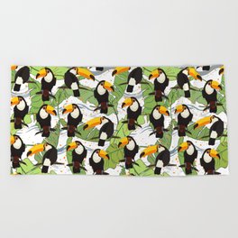 Toucan and green jungle palm leaves seamless pattern Beach Towel